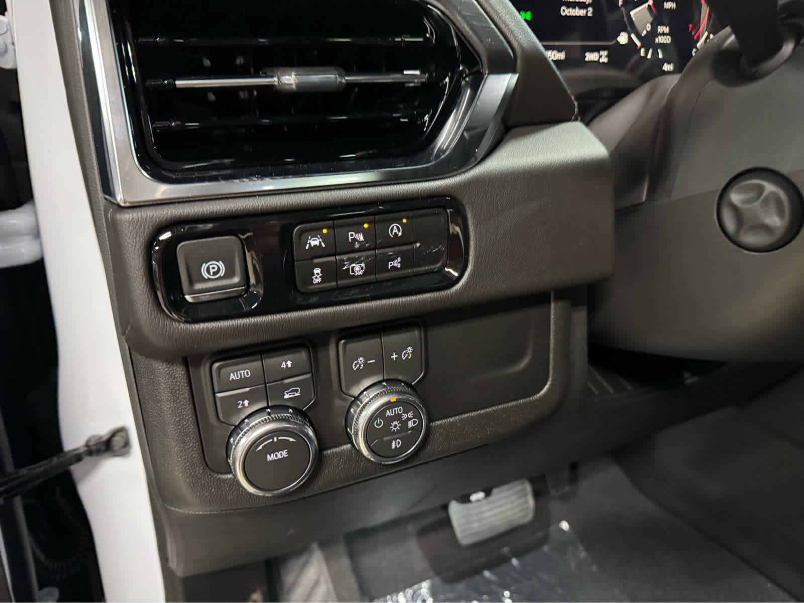 New 2026 GMC Yukon XL Denali w/ Sun & Power Step Package image 18