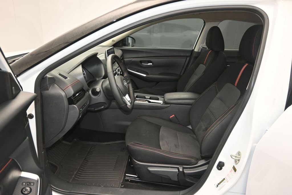 Used 2025 Nissan Sentra SR FWD image 13