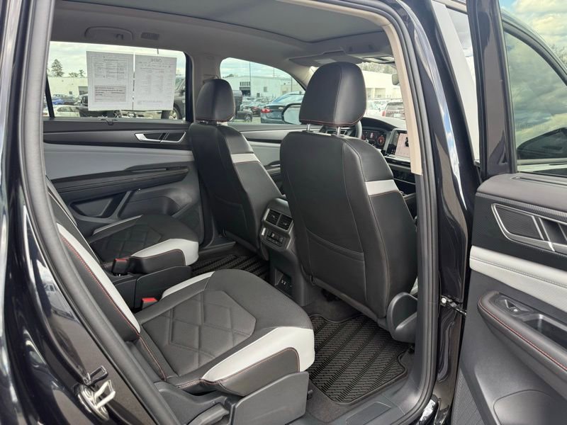 Used 2024 Volkswagen Atlas Peak Edition SEL image 18
