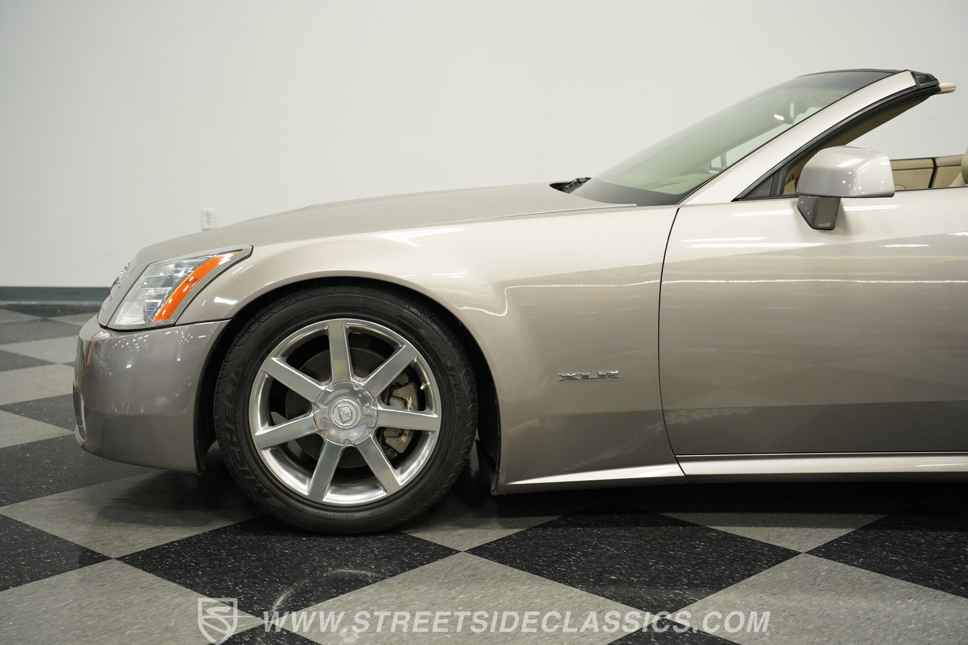Used 2004 Cadillac XLR image 22