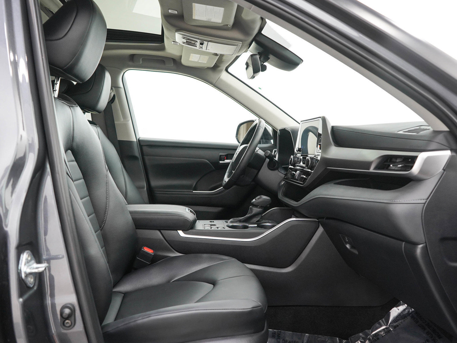 Used 2025 Toyota Highlander XLE AWD/4WD image 15