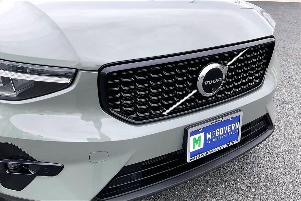 Certified 2024 Volvo XC40 B5 Plus w/ Climate Package image 33