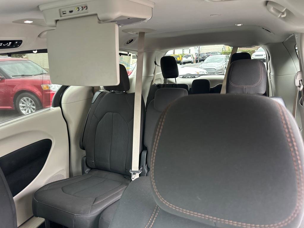 Used 2017 Chrysler Pacifica Touring Plus w/ Tire & Wheel Group image 18
