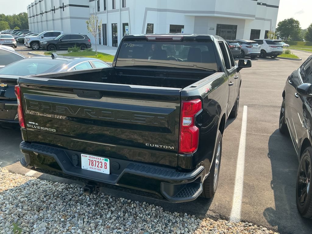Used 2020 Chevrolet Silverado 1500 Custom w/ Custom Value Package AWD/4WD image 3
