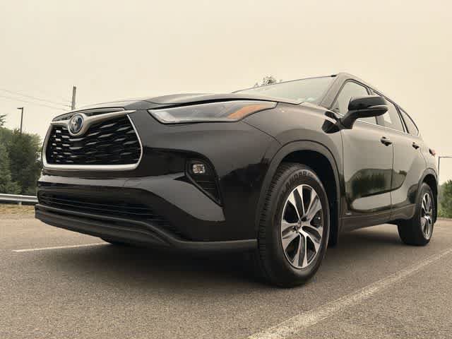 Used 2023 Toyota Highlander XLE AWD/4WD image 30