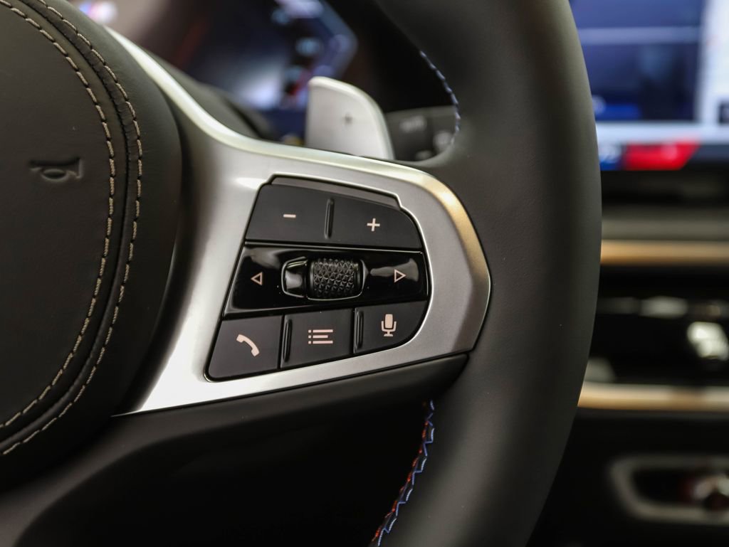 Used 2025 BMW X7 M60i image 13