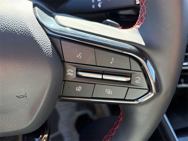 Used 2025 Chevrolet Traverse RS image 12