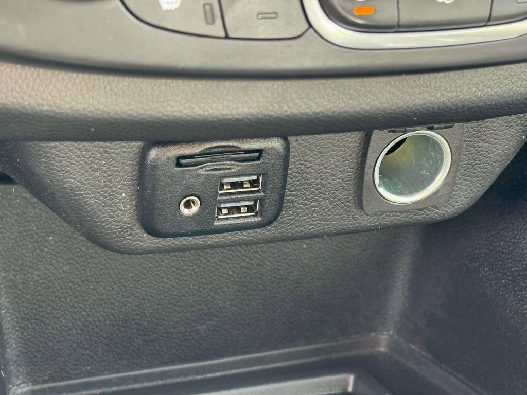 Used 2023 Chevrolet Traverse LT w/ LT Premium Package AWD/4WD image 26