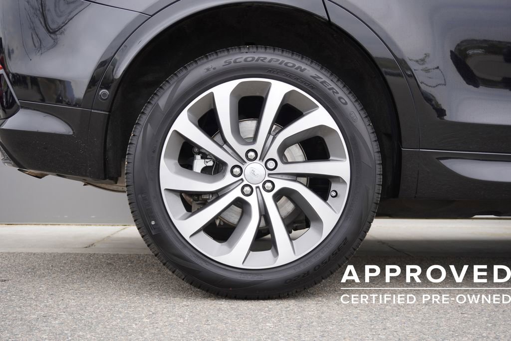 Used 2025 Land Rover Discovery Sport S image 32