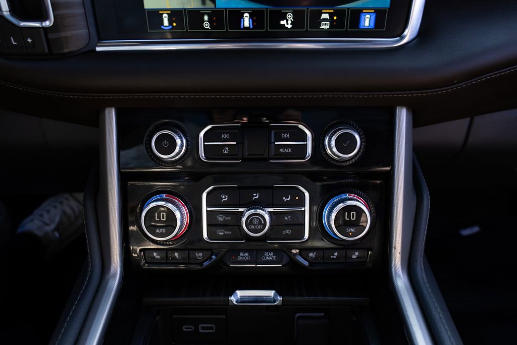 Used 2024 GMC Yukon Denali AWD/4WD image 17