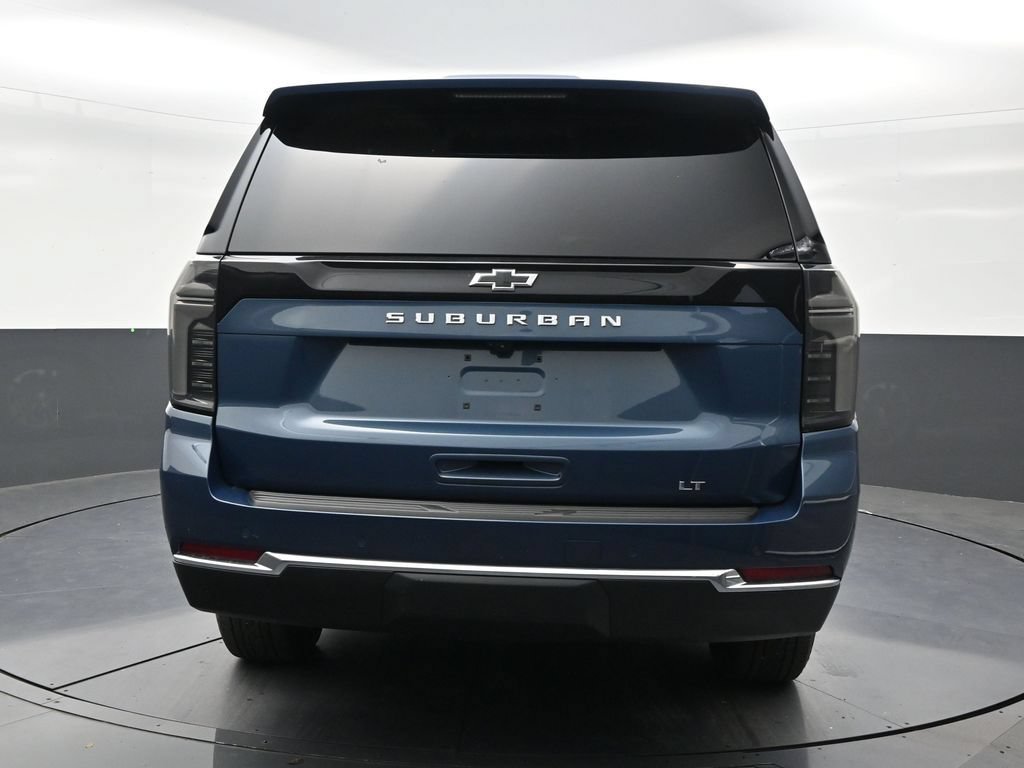 Used 2025 Chevrolet Suburban LT w/ Comfort Package RWD image 4