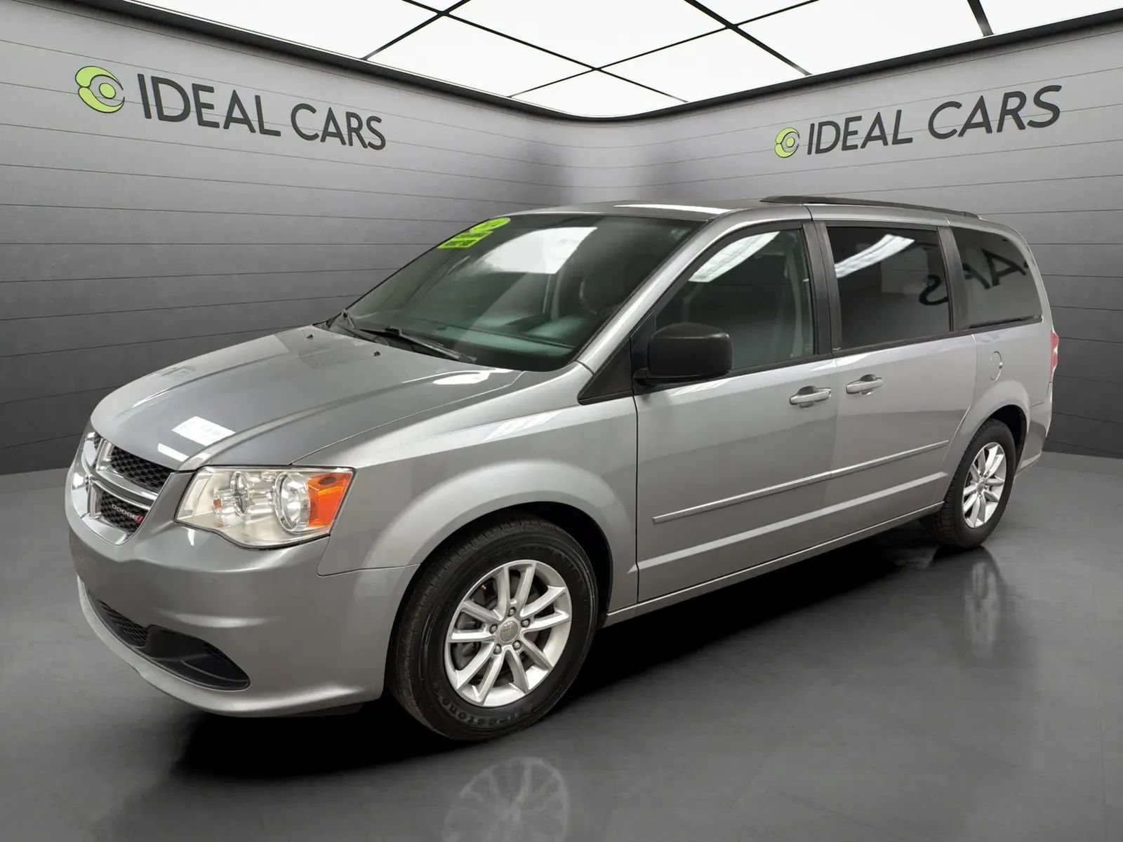 Used 2014 Dodge Grand Caravan SXT FWD image 1