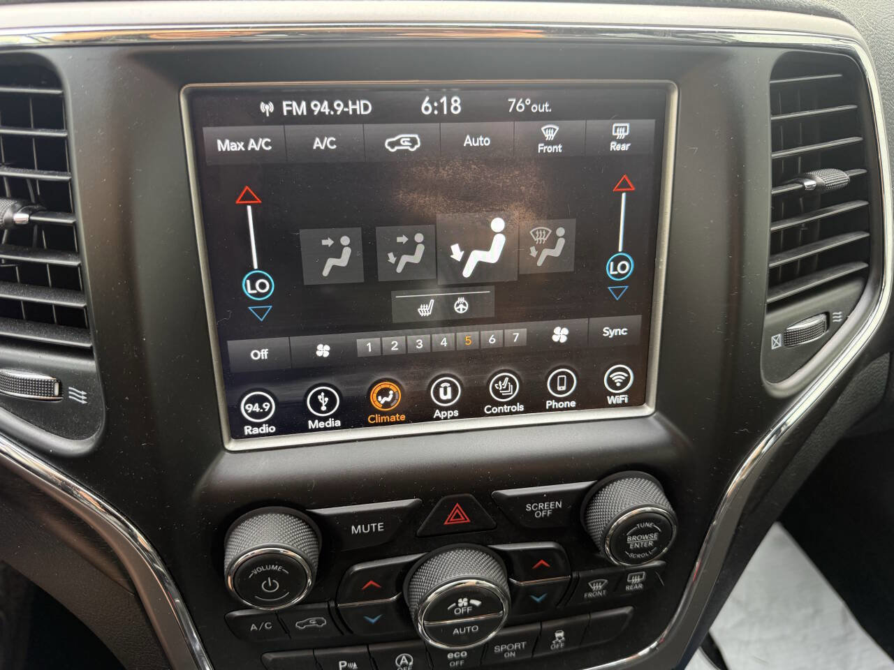 Used 2018 Jeep Grand Cherokee Altitude AWD/4WD image 9
