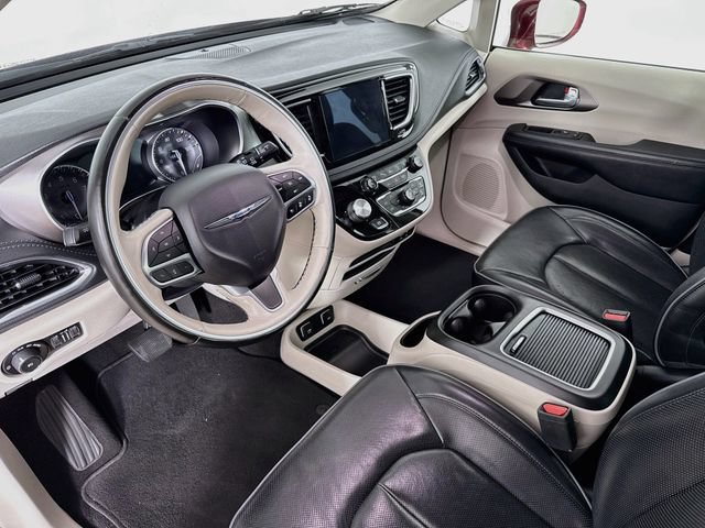 Used 2019 Chrysler Pacifica Limited w/ Advanced Safetytec Group FWD image 14