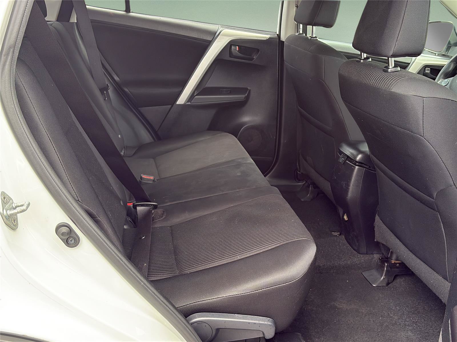 Used 2016 Toyota RAV4 LE AWD/4WD image 26