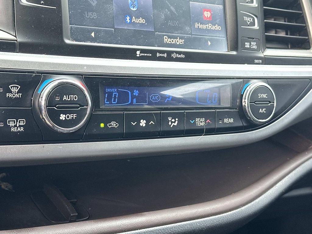 Used 2018 Toyota Highlander XLE AWD/4WD image 17