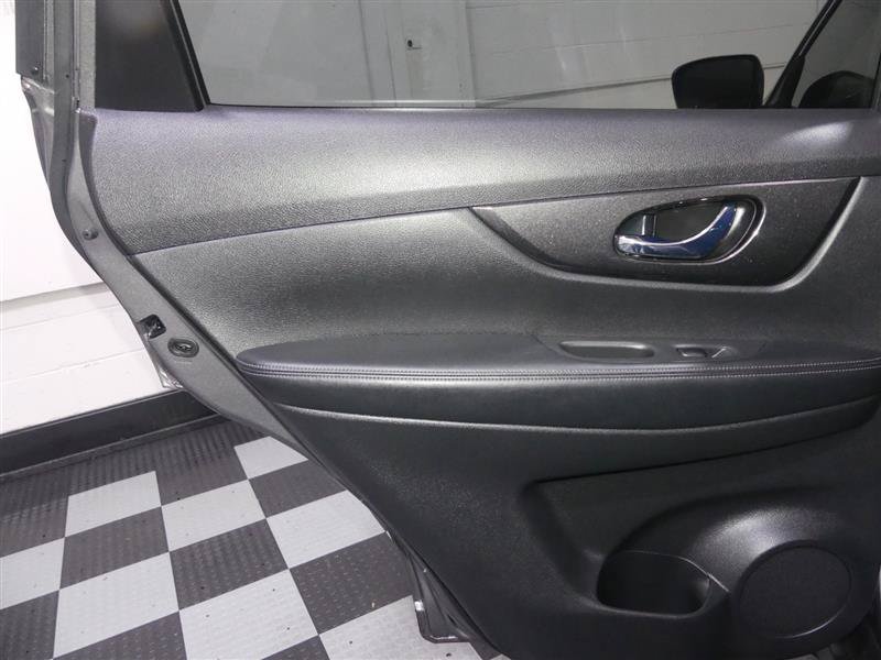 Used 2017 Nissan Rogue S AWD/4WD image 23