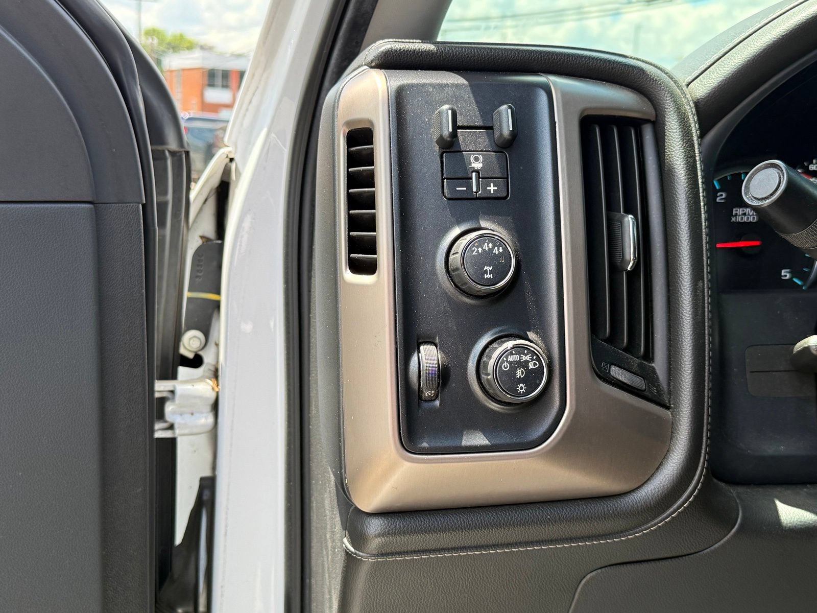 Used 2019 GMC Sierra 2500 Denali w/ Duramax Plus Package AWD/4WD image 14