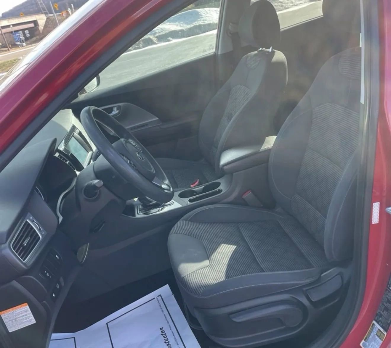 Used 2017 Kia Niro FE image 4