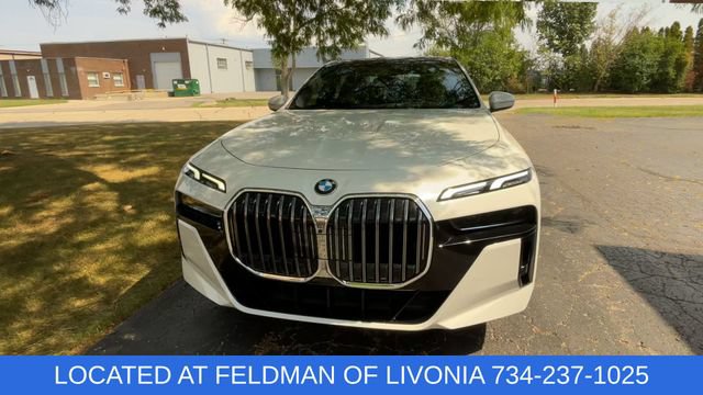 Used 2023 BMW 760i xDrive AWD/4WD image 3
