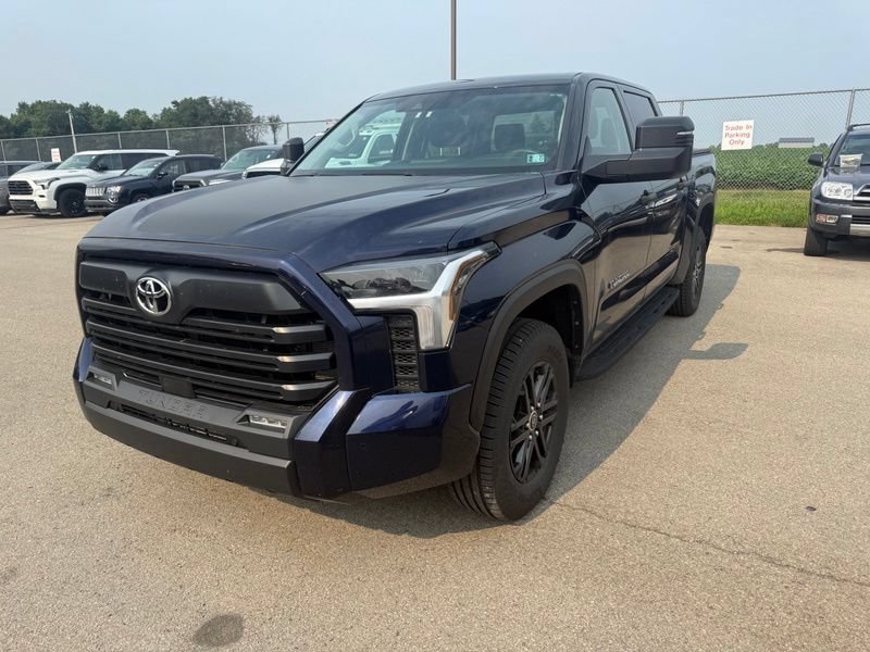 Used 2022 Toyota Tundra SR5 w/ SR5 Convenience Package AWD/4WD image 2