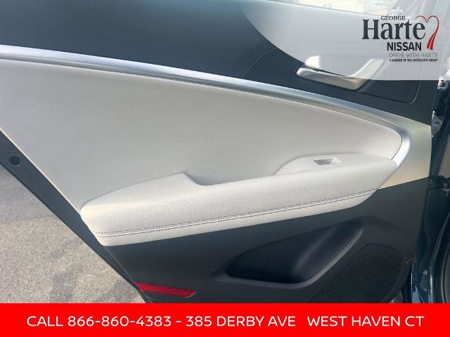 Used 2024 Genesis G70 2.5T image 30