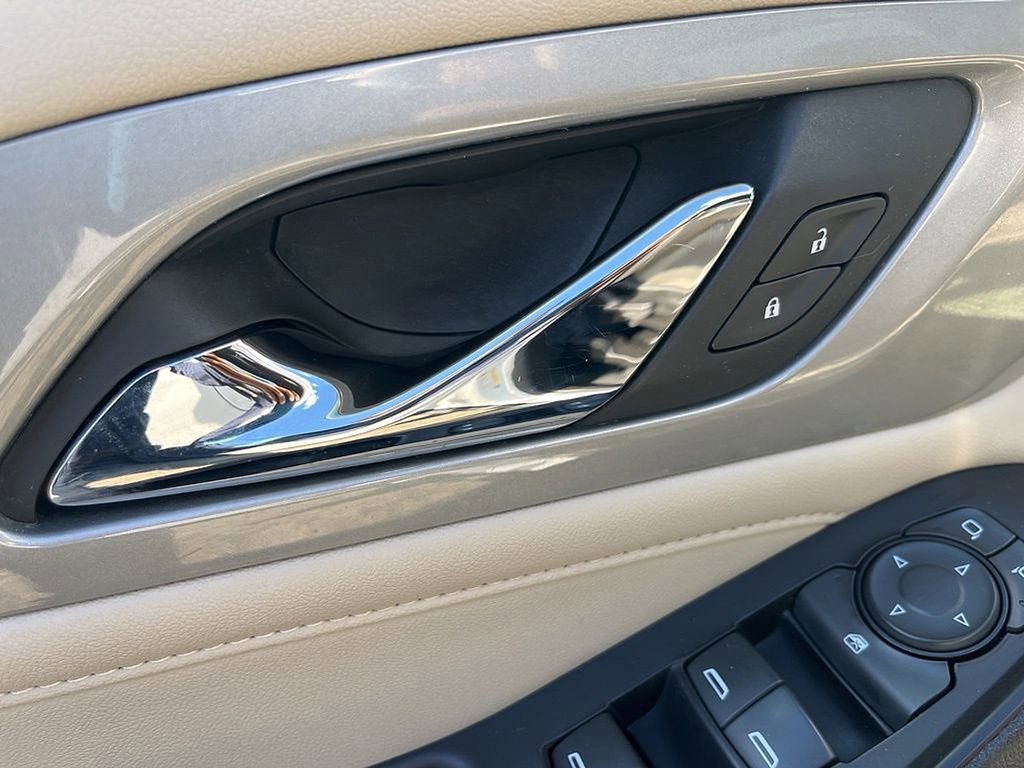 Used 2023 Chevrolet Traverse LS w/ Safety Package image 21