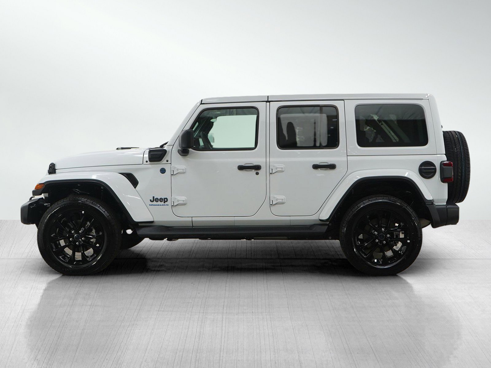 Used 2025 Jeep Wrangler Unlimited Sahara image 2