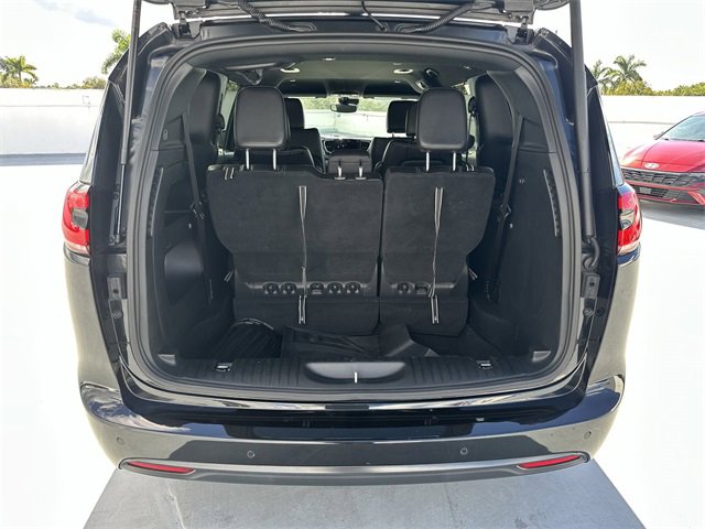 Used 2023 Chrysler Pacifica Touring-L w/ S Appearance Package image 22