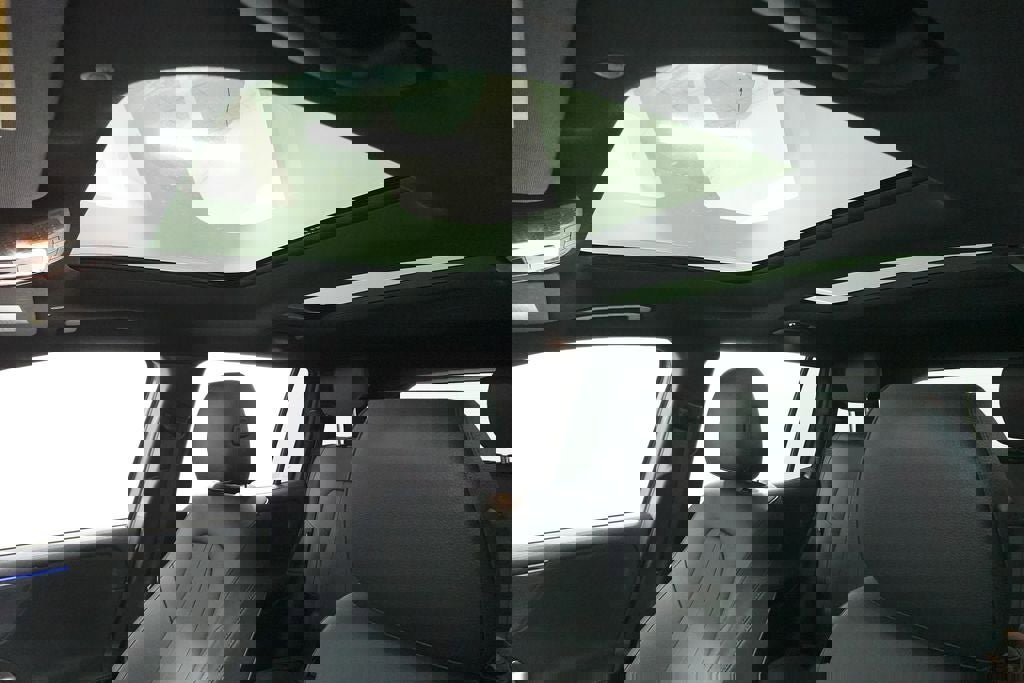 Used 2023 Mercedes-Benz EQB 300 4MATIC w/ Exclusive Package image 25