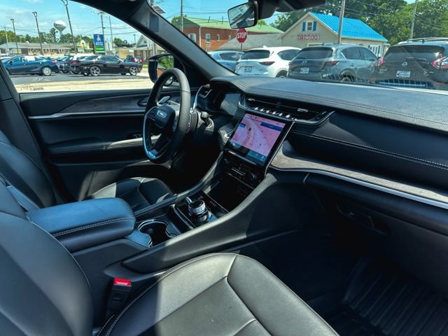 Used 2025 Jeep Grand Cherokee L Limited AWD/4WD image 25
