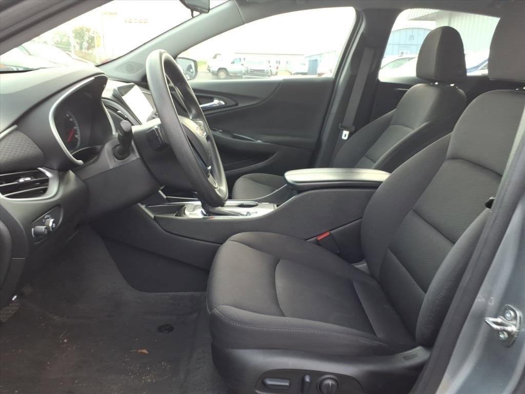 Used 2024 Chevrolet Malibu LT image 4