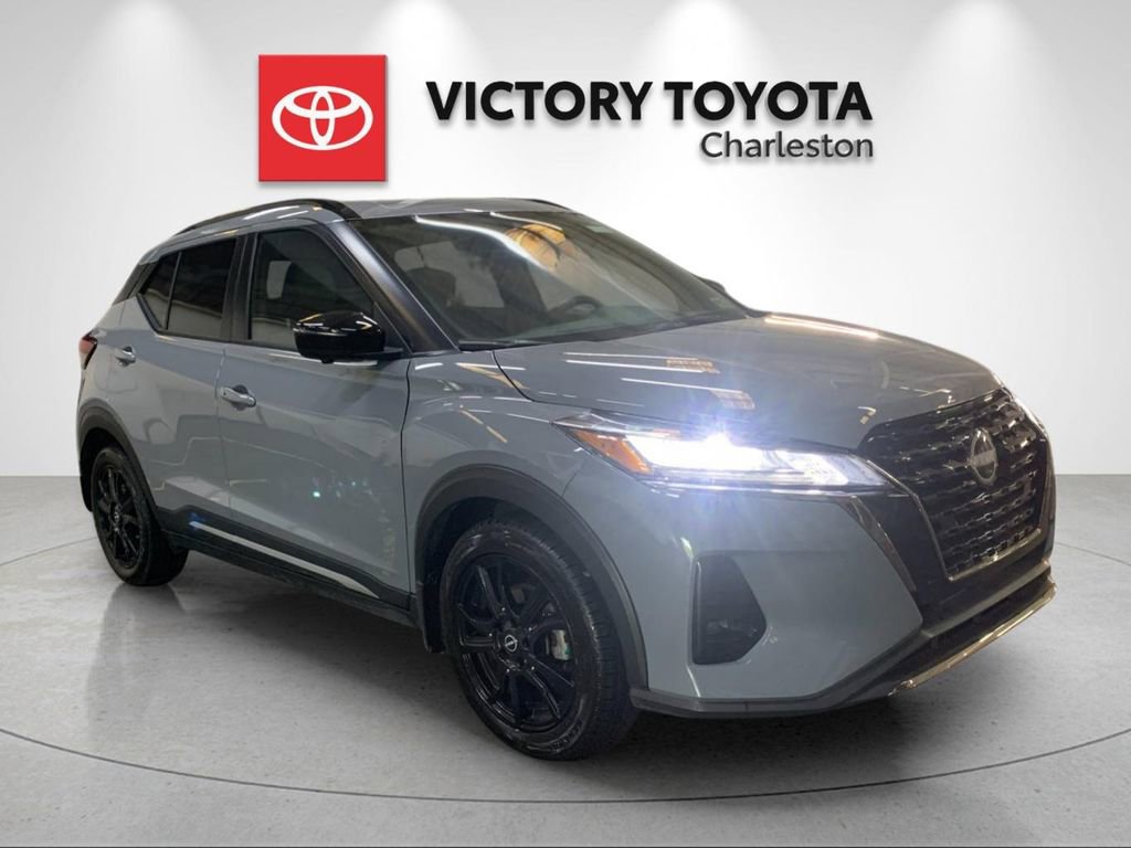 Used 2023 Nissan Kicks SR w/ SR Premium Package FWD image 5