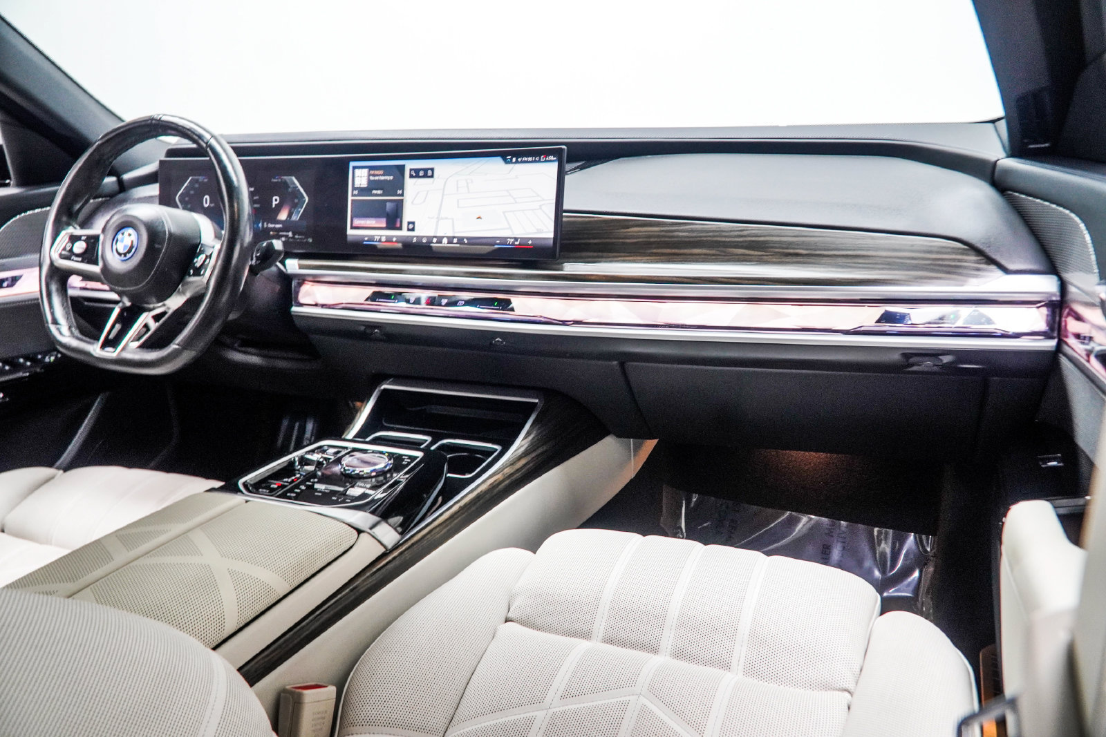 Used 2024 BMW 750e xDrive w/ Premium Package 2 AWD/4WD image 20