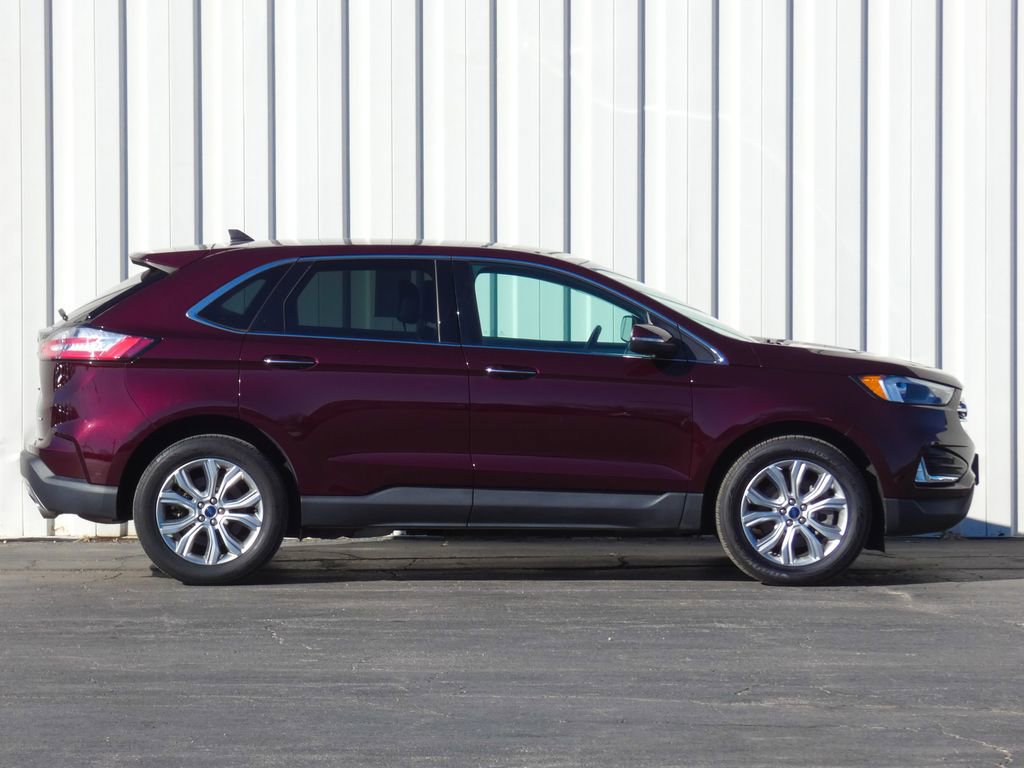 Used 2022 Ford Edge Titanium image 2