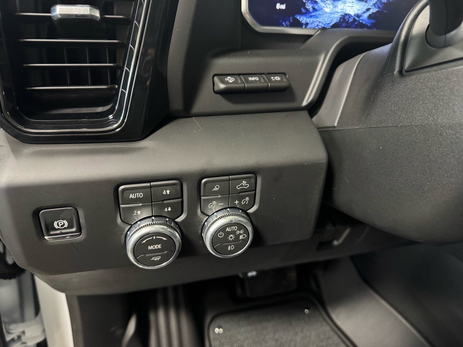 New 2026 GMC Sierra 2500 AT4 w/ AT4 Premium Plus Package image 18