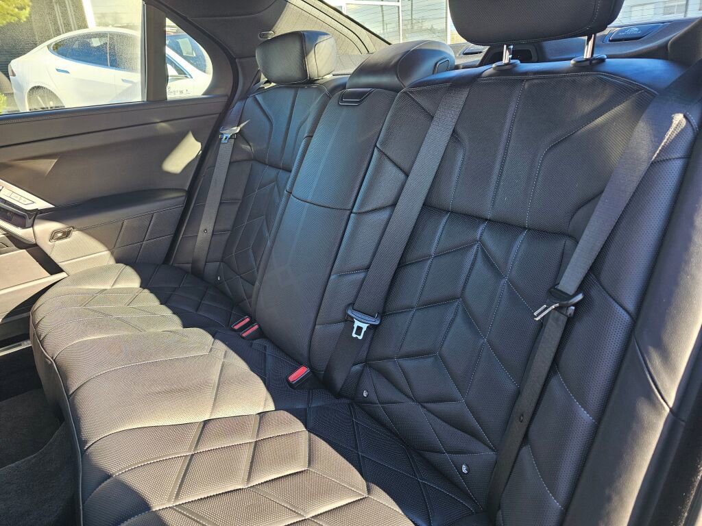 Used 2024 BMW 740i xDrive image 19