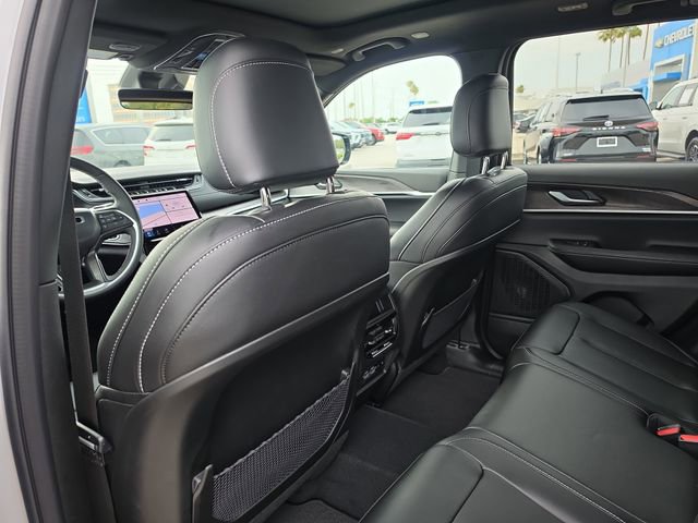 Used 2025 Jeep Grand Cherokee Limited AWD/4WD image 12