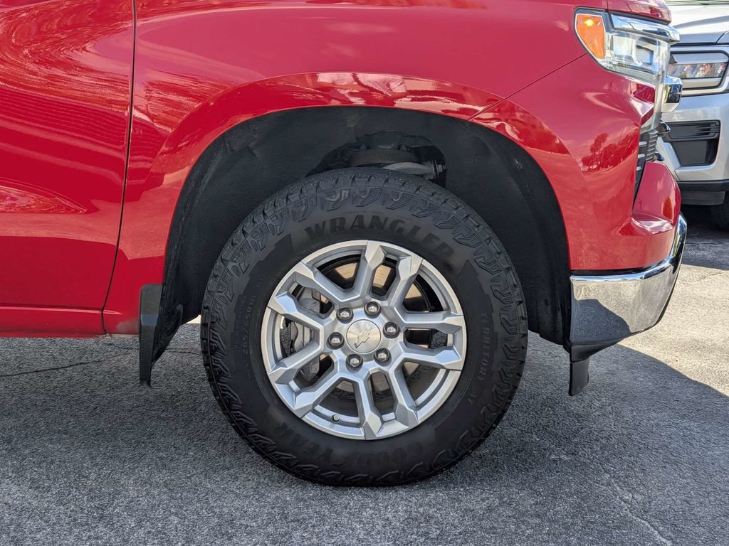 Used 2022 Chevrolet Silverado 1500 LT AWD/4WD image 11