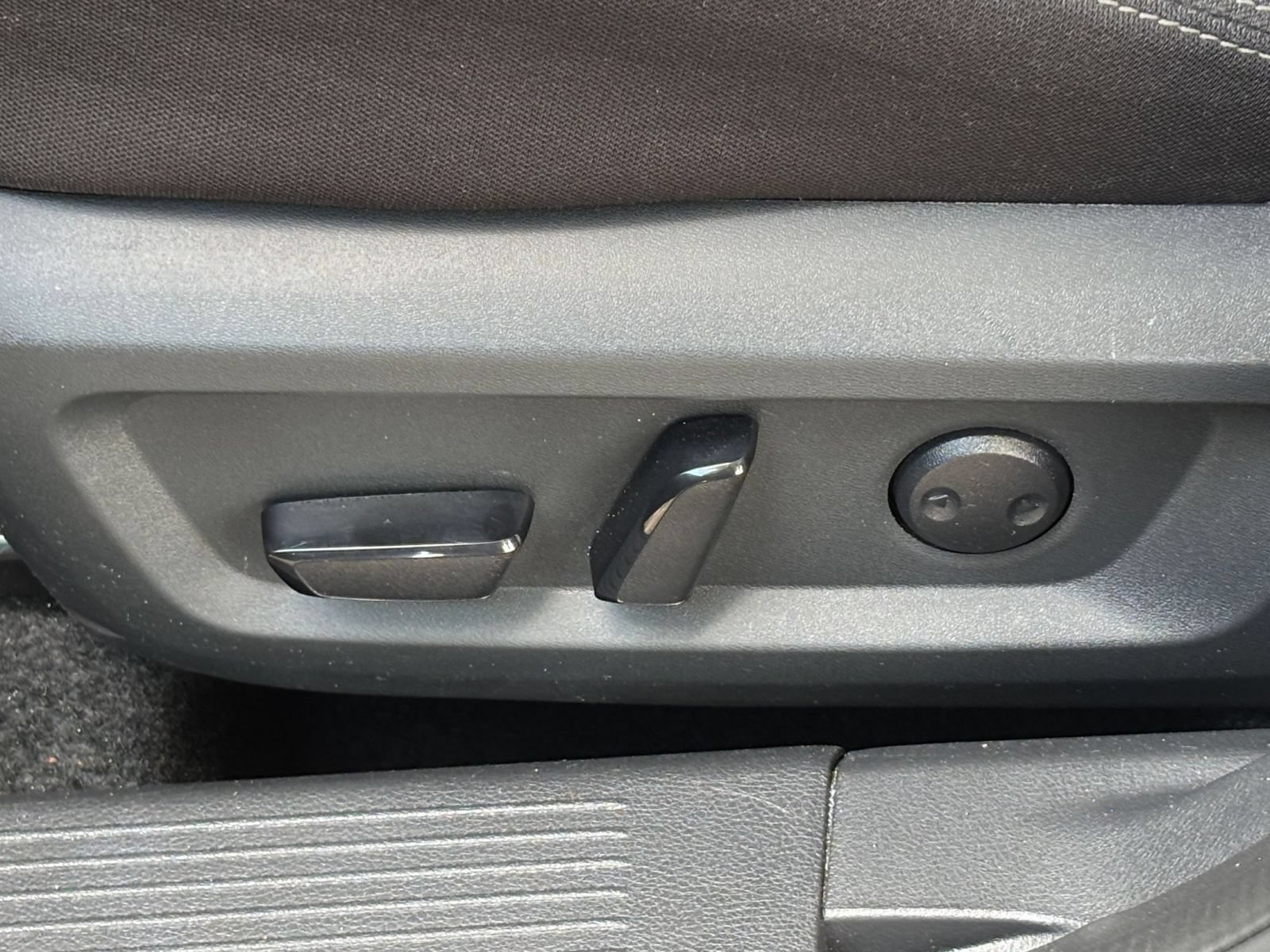 Used 2025 Nissan Rogue SV AWD/4WD image 21