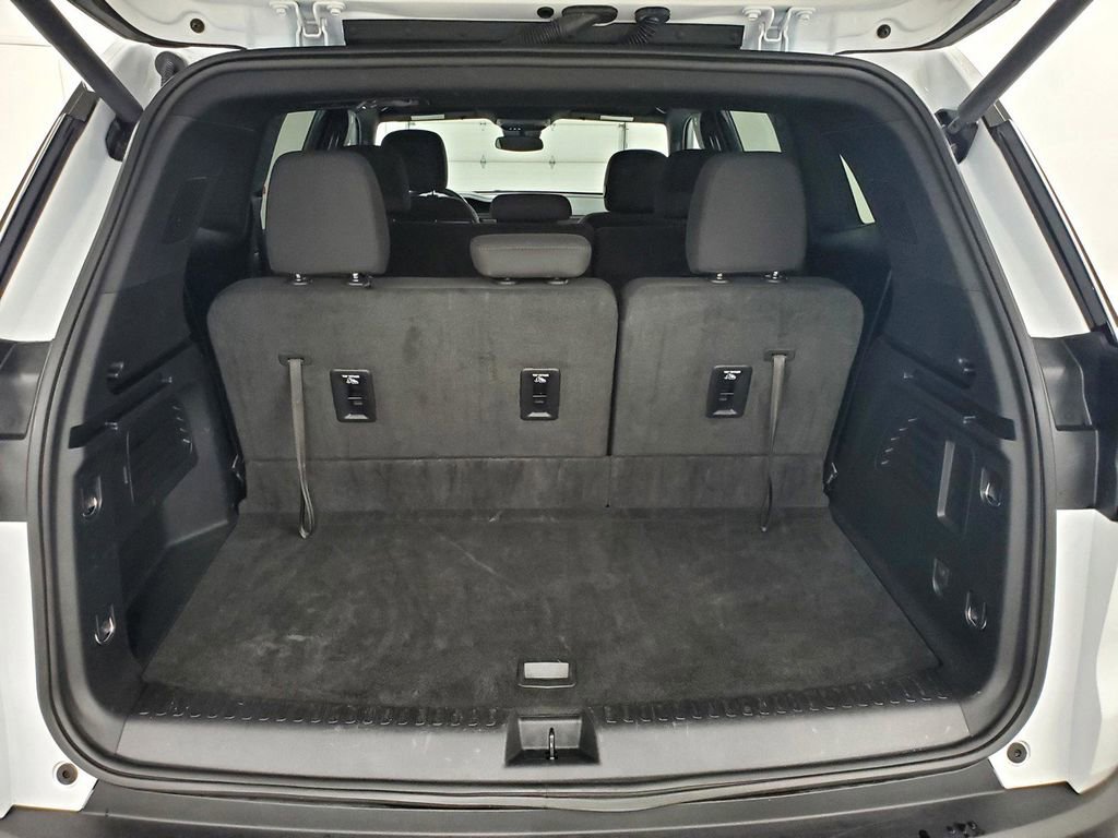 Used 2025 GMC Acadia Elevation image 22