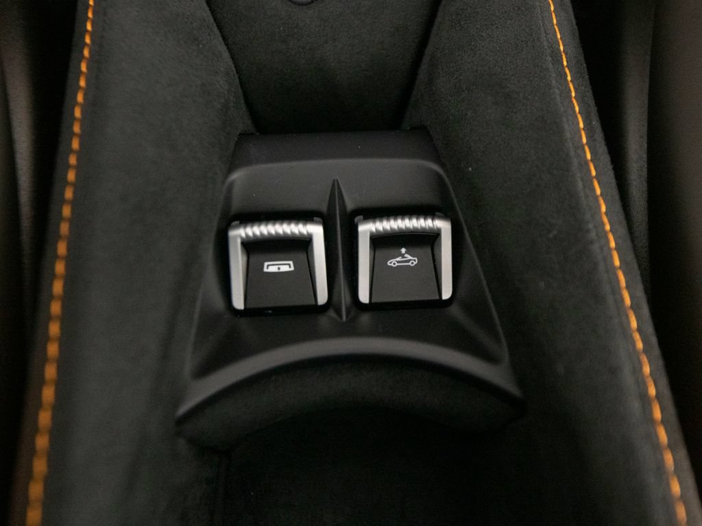 Used 2024 McLaren 750S Spider RWD image 28