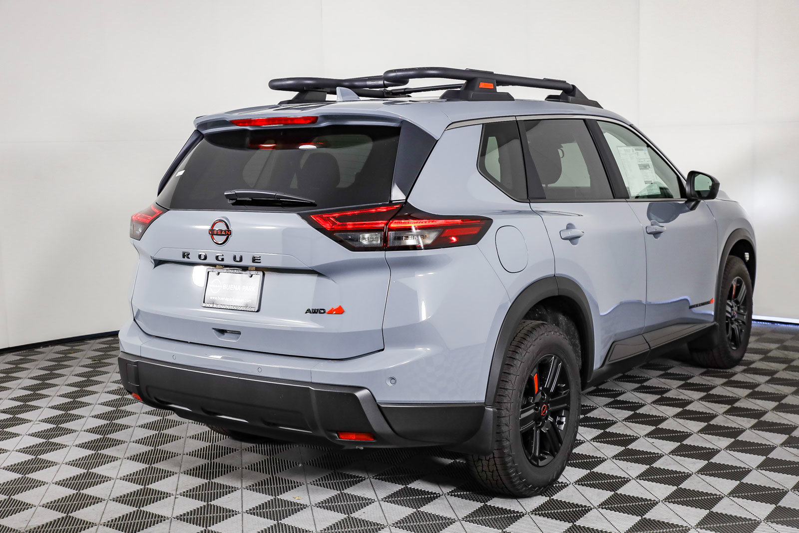 Used 2025 Nissan Rogue SV AWD/4WD image 8