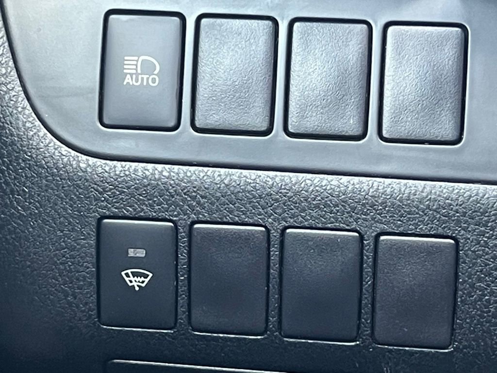 Used 2017 Toyota Highlander LE FWD image 25