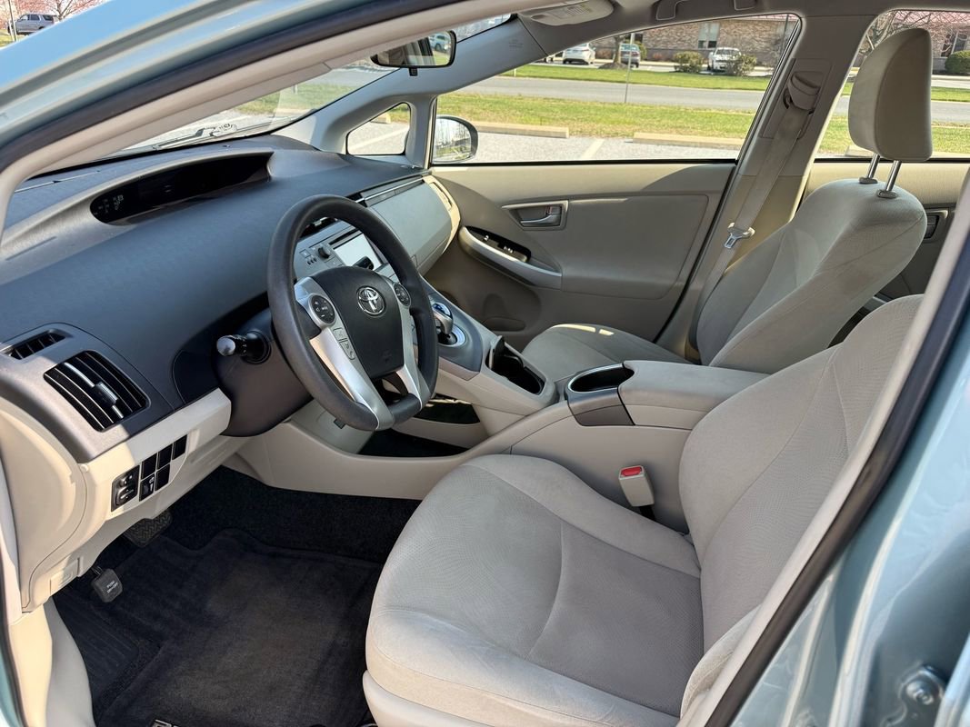 Used 2014 Toyota Prius Three image 7