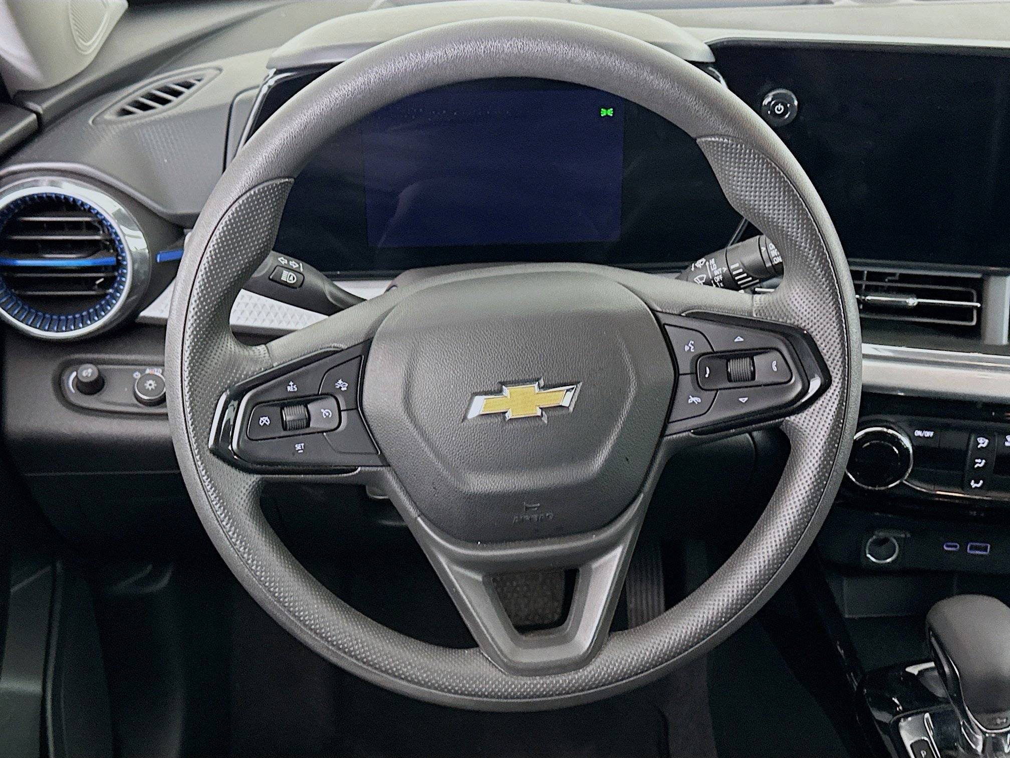 Used 2025 Chevrolet Trax LT FWD image 18