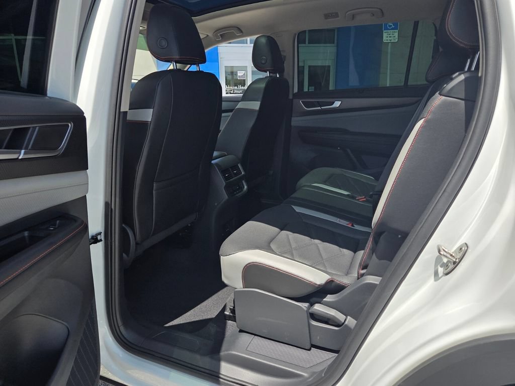 Used 2024 Volkswagen Atlas Peak Edition SEL AWD/4WD image 11