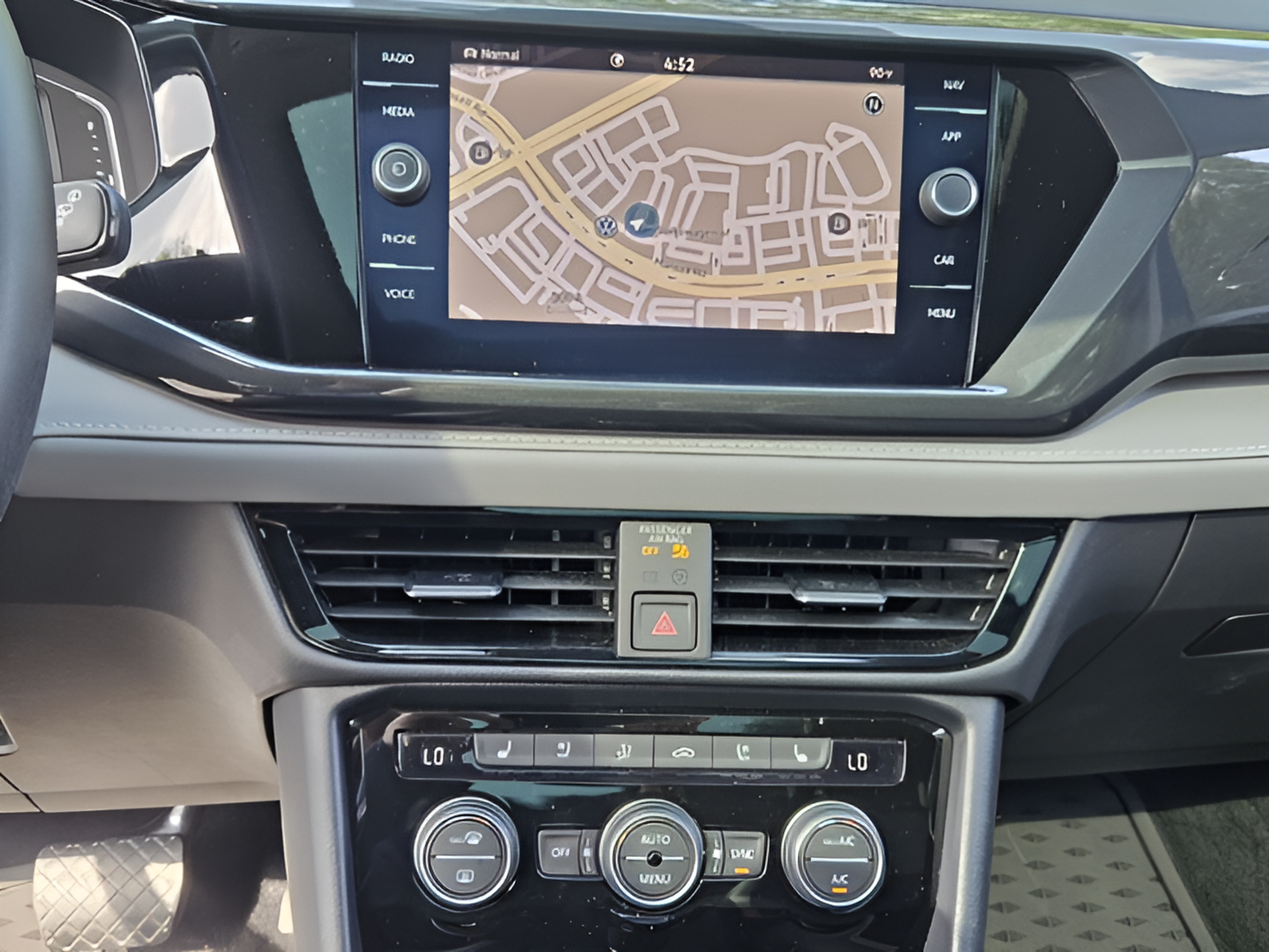 Certified 2022 Volkswagen Taos SEL AWD/4WD image 18