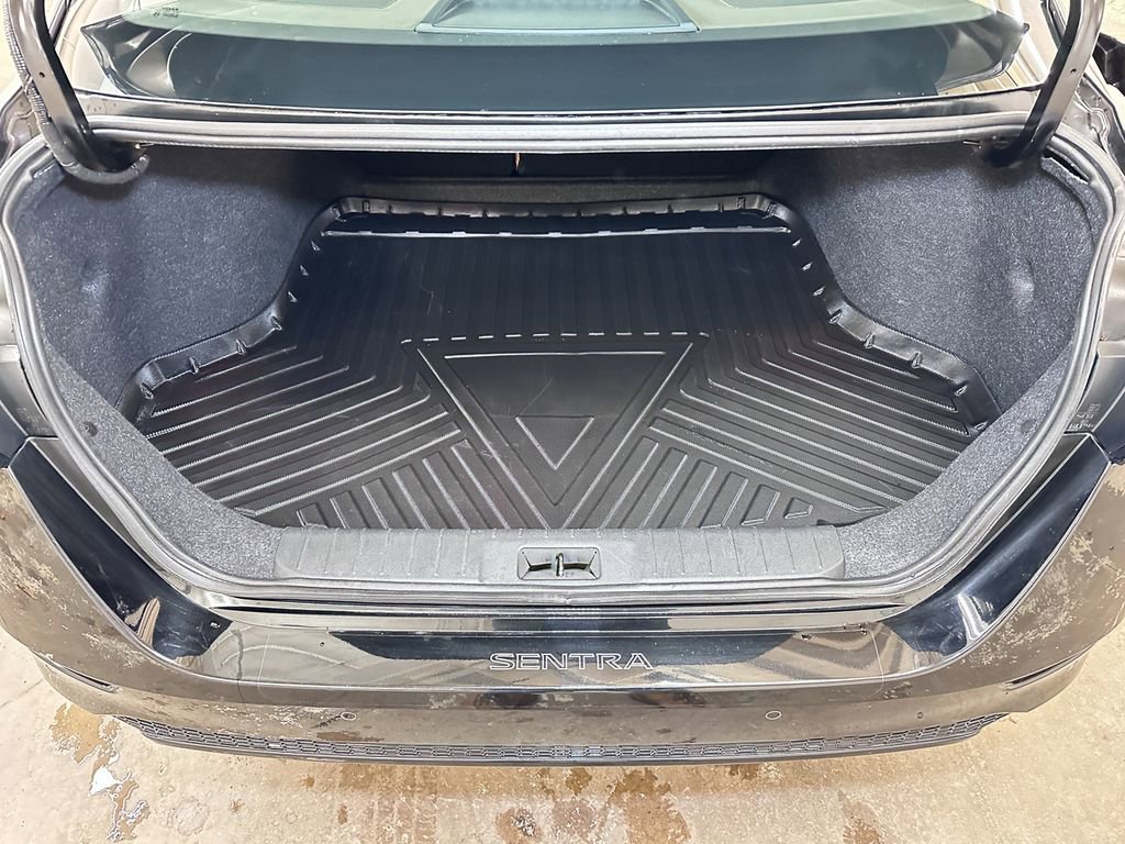 Used 2022 Nissan Sentra SV w/ SV Premium Package image 19