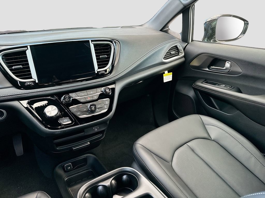 New 2026 Chrysler Pacifica Select image 30
